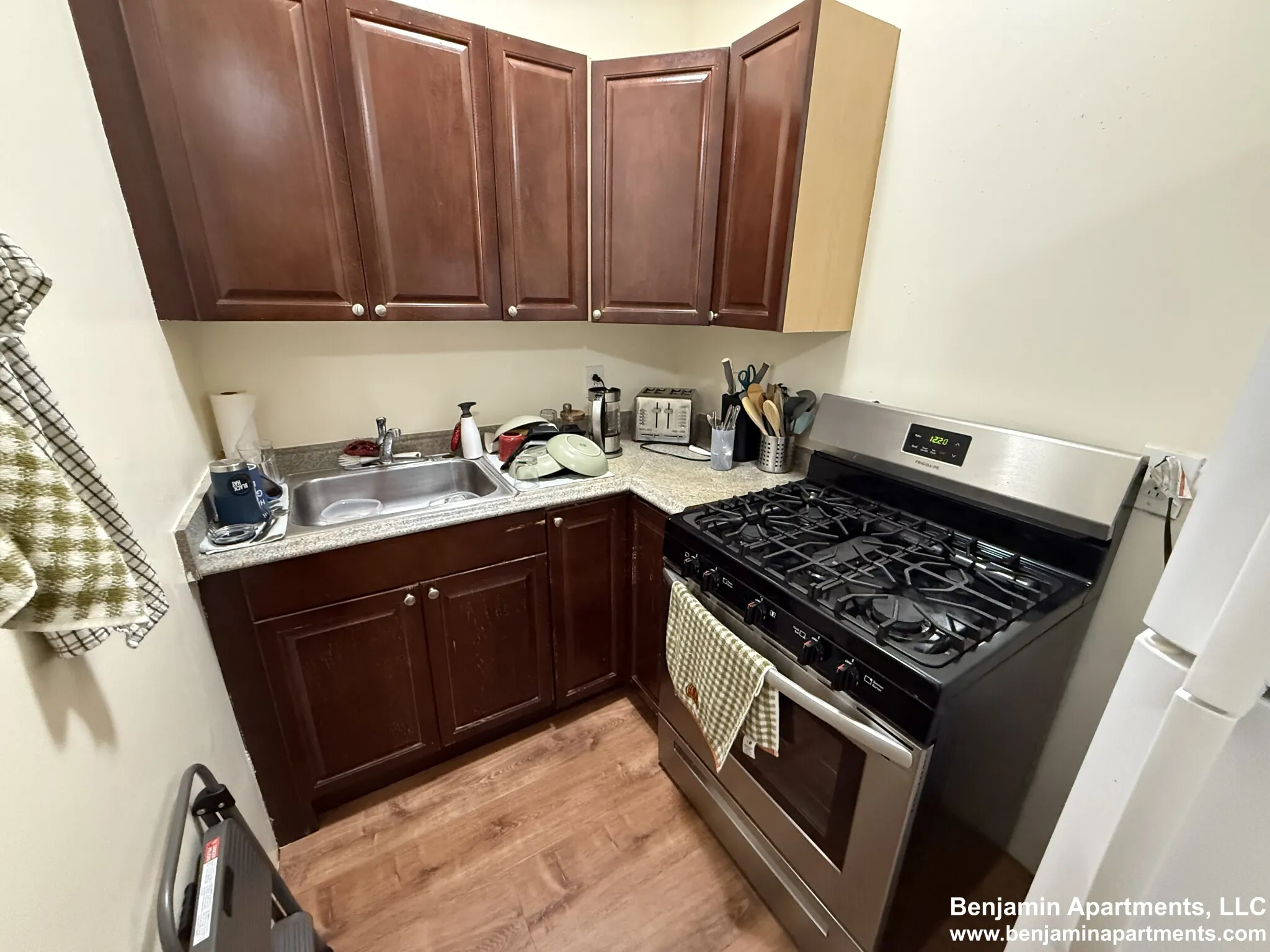 3 bed, 1 bath apartment for rent at 447 Park Dr Unit 2A, Fenway — photo 6 of 8