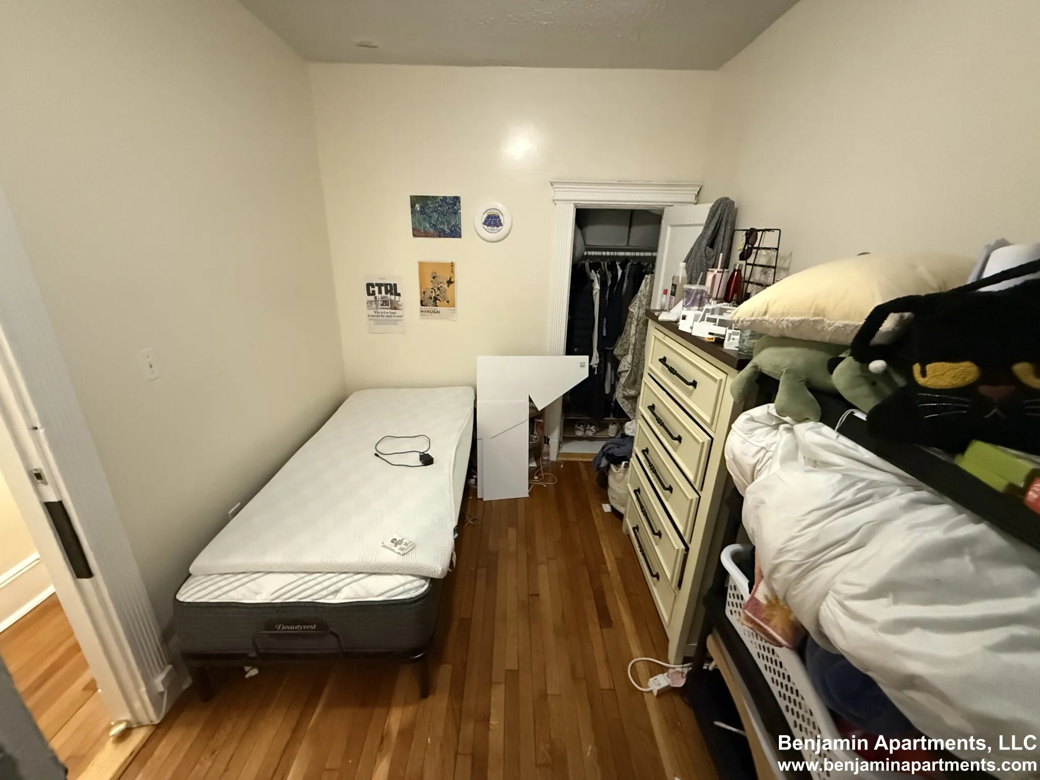 3 bed, 1 bath apartment for rent at 447 Park Dr Unit 2A, Fenway — photo 5 of 8