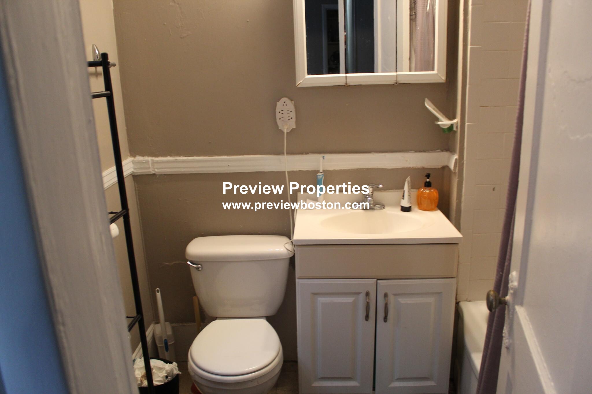 3 bed, 1 bath apartment for rent at 447 Park Dr Unit 2AP, Fenway — photo 5 of 6
