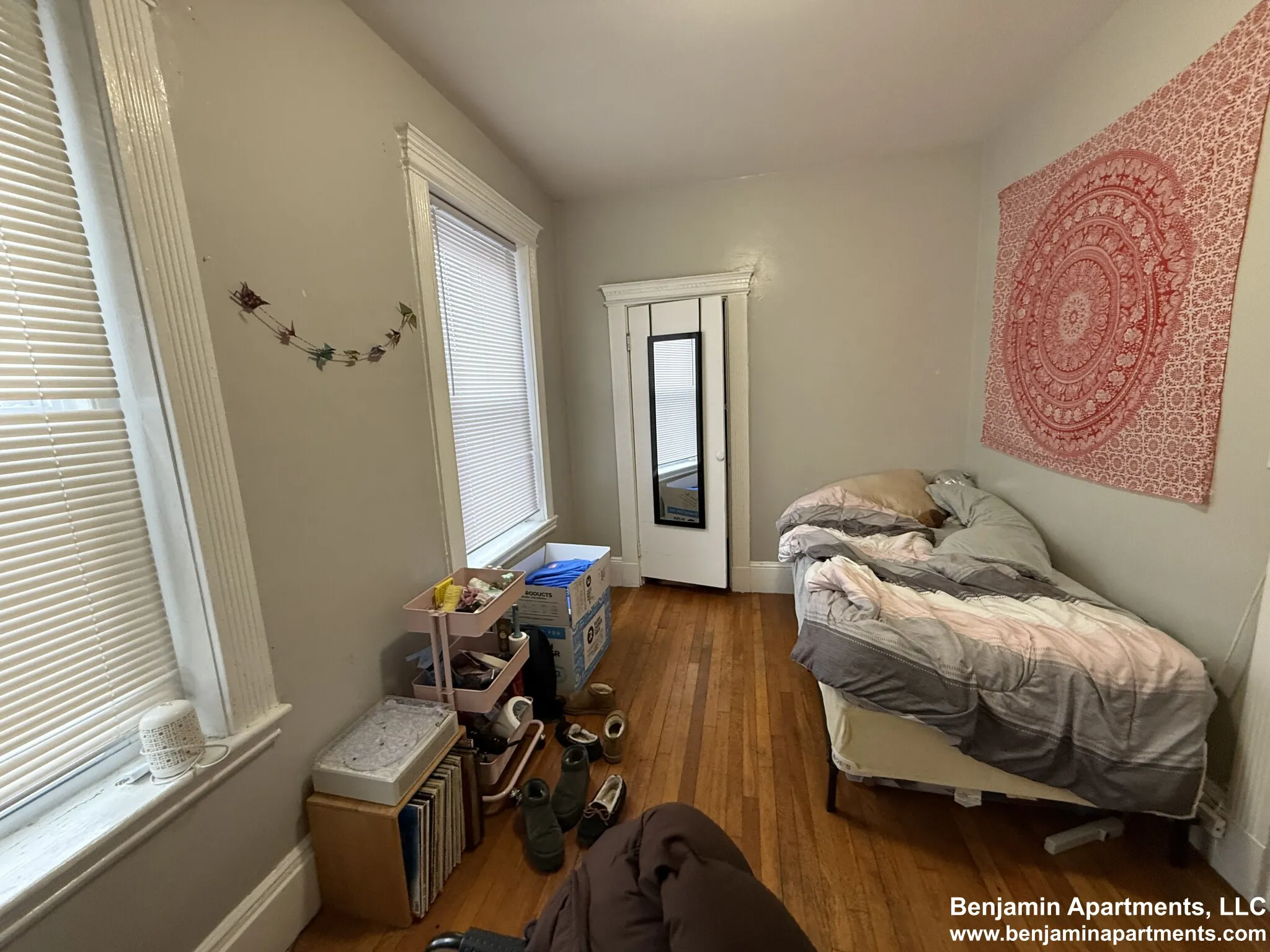 3 bed, 1 bath apartment for rent at 447 Park Dr Unit 2D, Fenway — photo 5 of 9