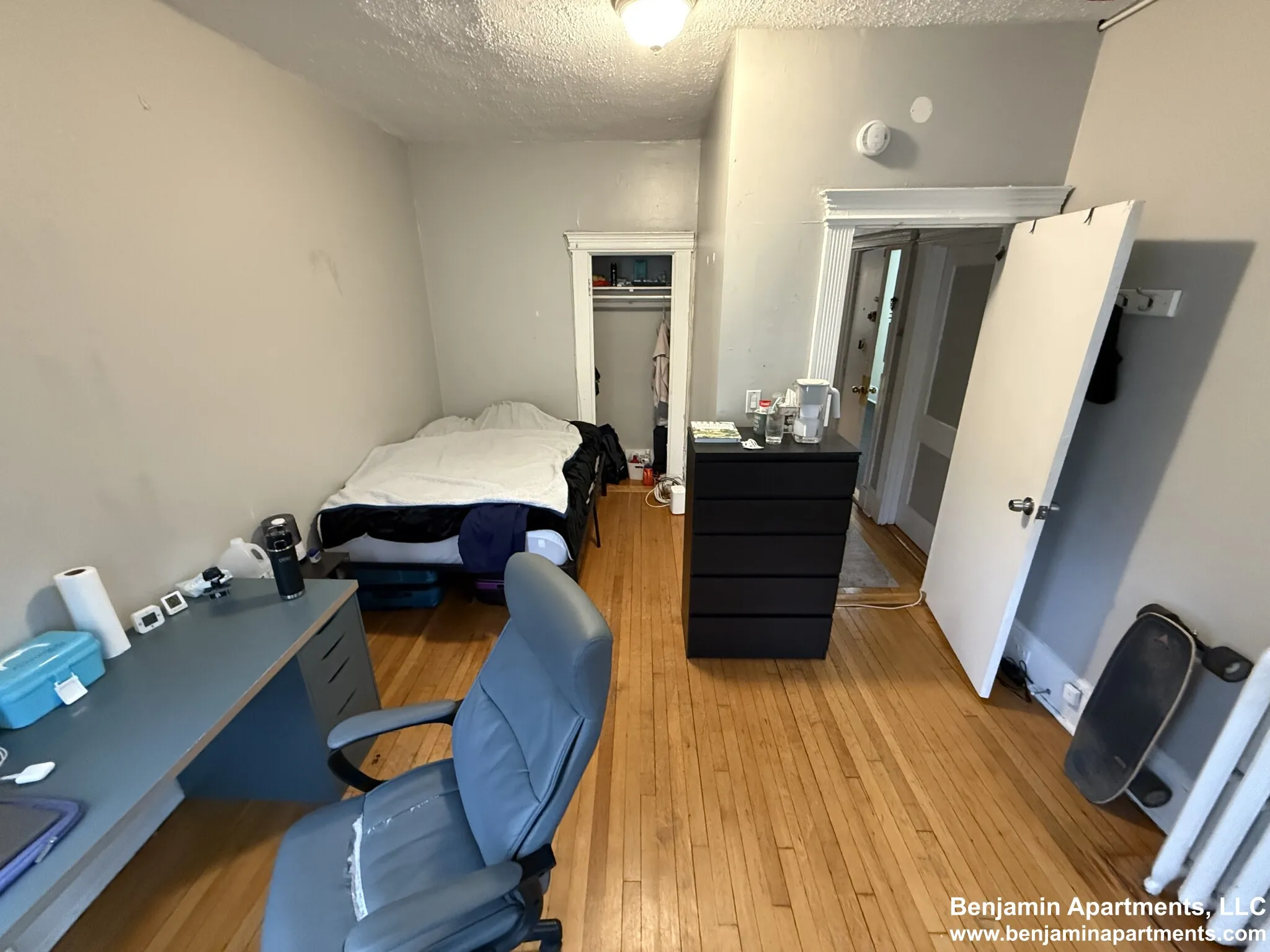3 bed, 1 bath apartment for rent at 447 Park Dr Unit 3A, Fenway — photo 6 of 11