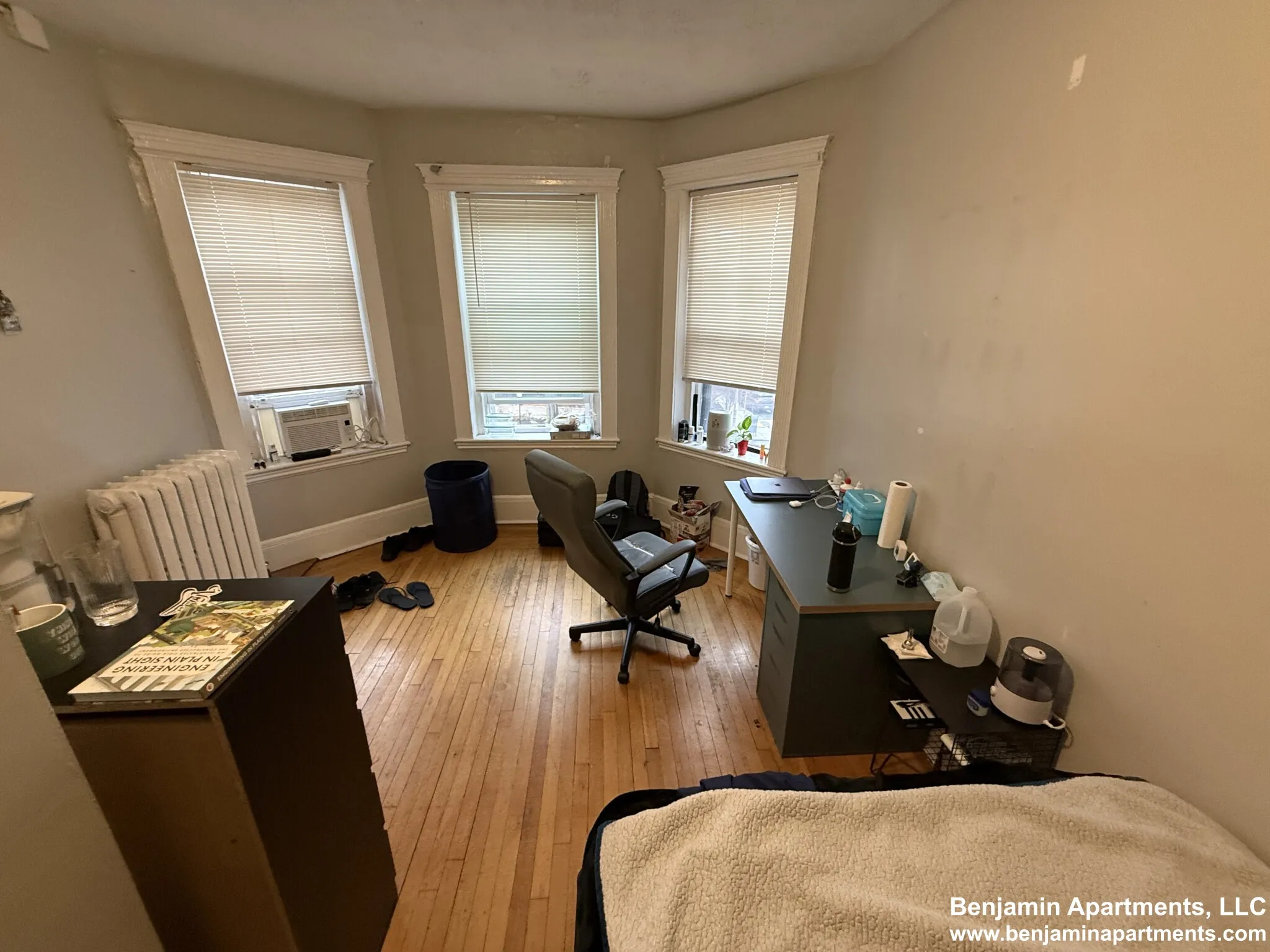 3 bed, 1 bath apartment for rent at 447 Park Dr Unit 3A, Fenway — photo 2 of 11