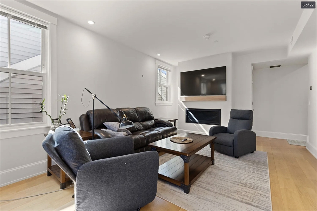 3 bed, 2 bath apartment for rent at 447 W 4th St Unit 2, South Boston — photo 7 of 22