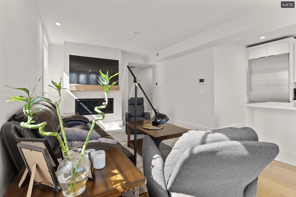 3 bed, 2 bath apartment for rent at 447 W 4th St Unit 2, South Boston — photo 8 of 22