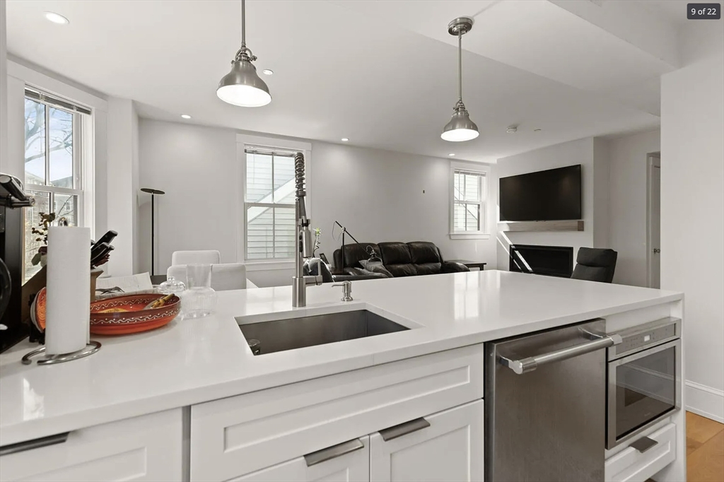 3 bed, 2 bath apartment for rent at 447 W 4th St Unit 2, South Boston — photo 6 of 22