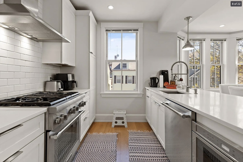 3 bed, 2 bath apartment for rent at 447 W 4th St Unit 2, South Boston — photo 3 of 22