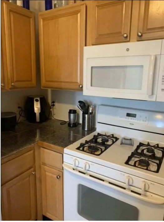 3 bed, 1 bath apartment for rent at 448 Park Dr Unit 10, Fenway — photo 46 of 84