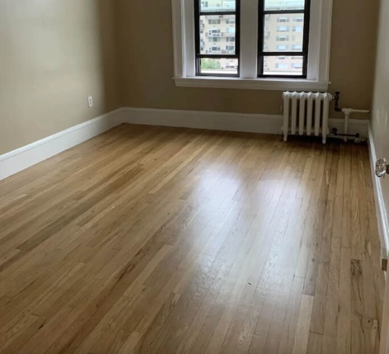 3 bed, 1 bath apartment for rent at 448 Park Dr Unit 19, Fenway — photo 3 of 5