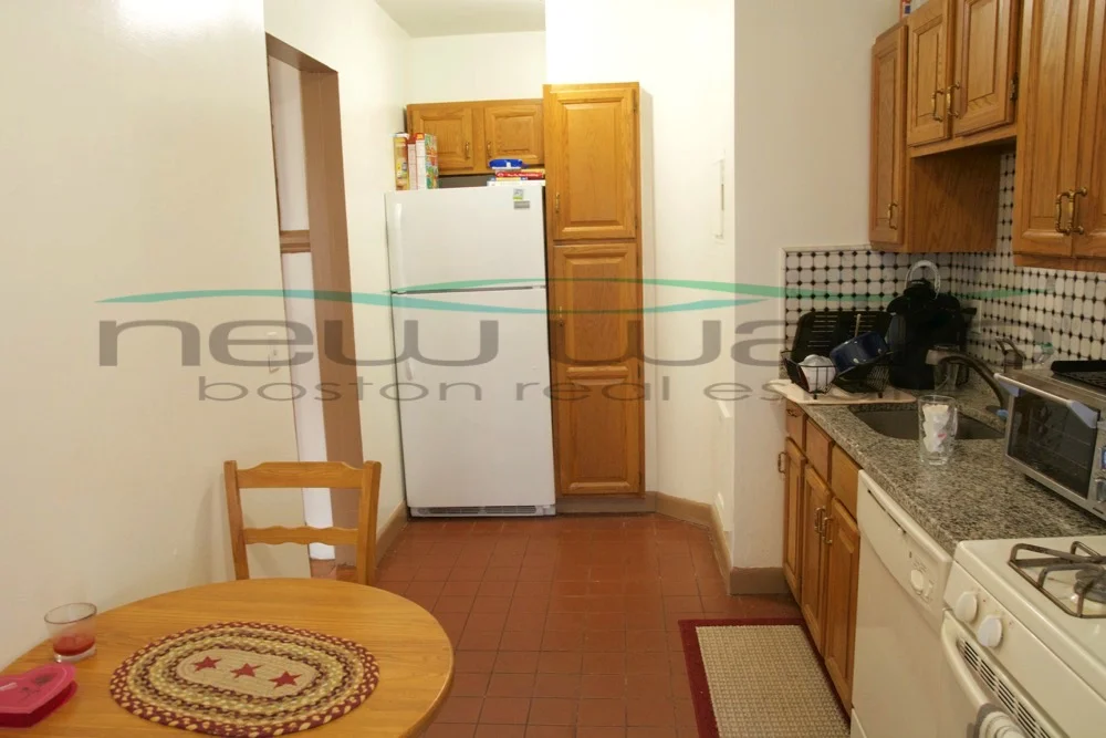 3 bed, 1 bath apartment for rent at 448 Park Dr Unit 2, Fenway — photo 4 of 11