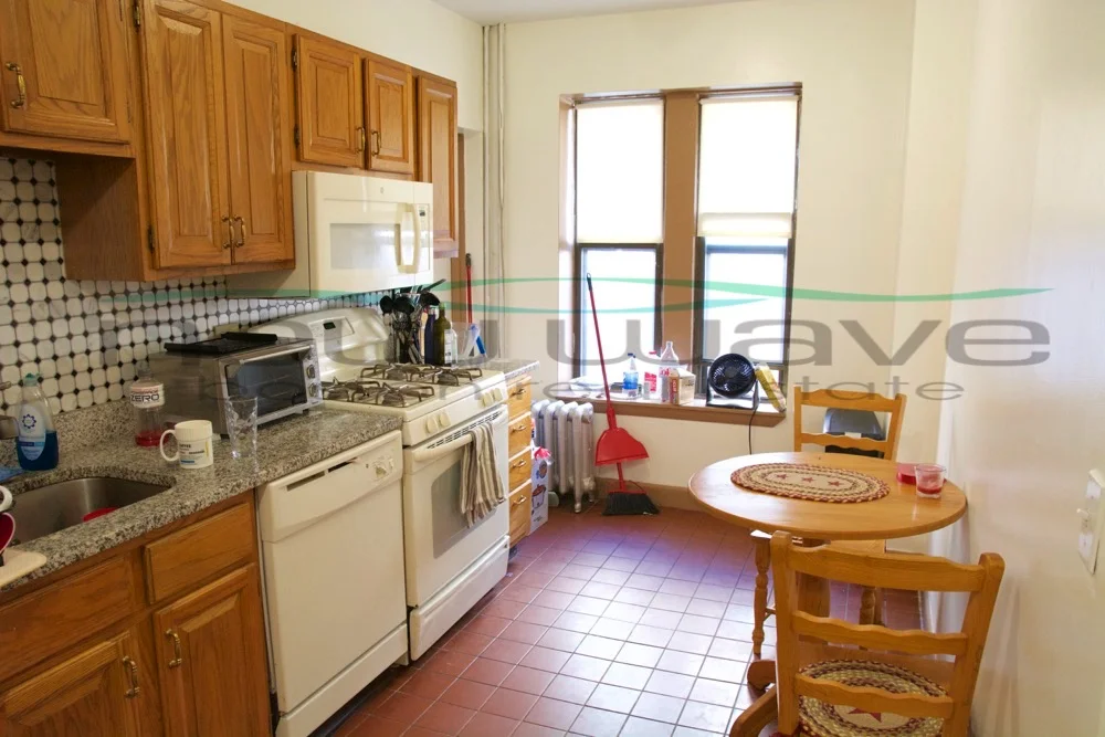 3 bed, 1 bath apartment for rent at 448 Park Dr Unit 2, Fenway — photo 5 of 11