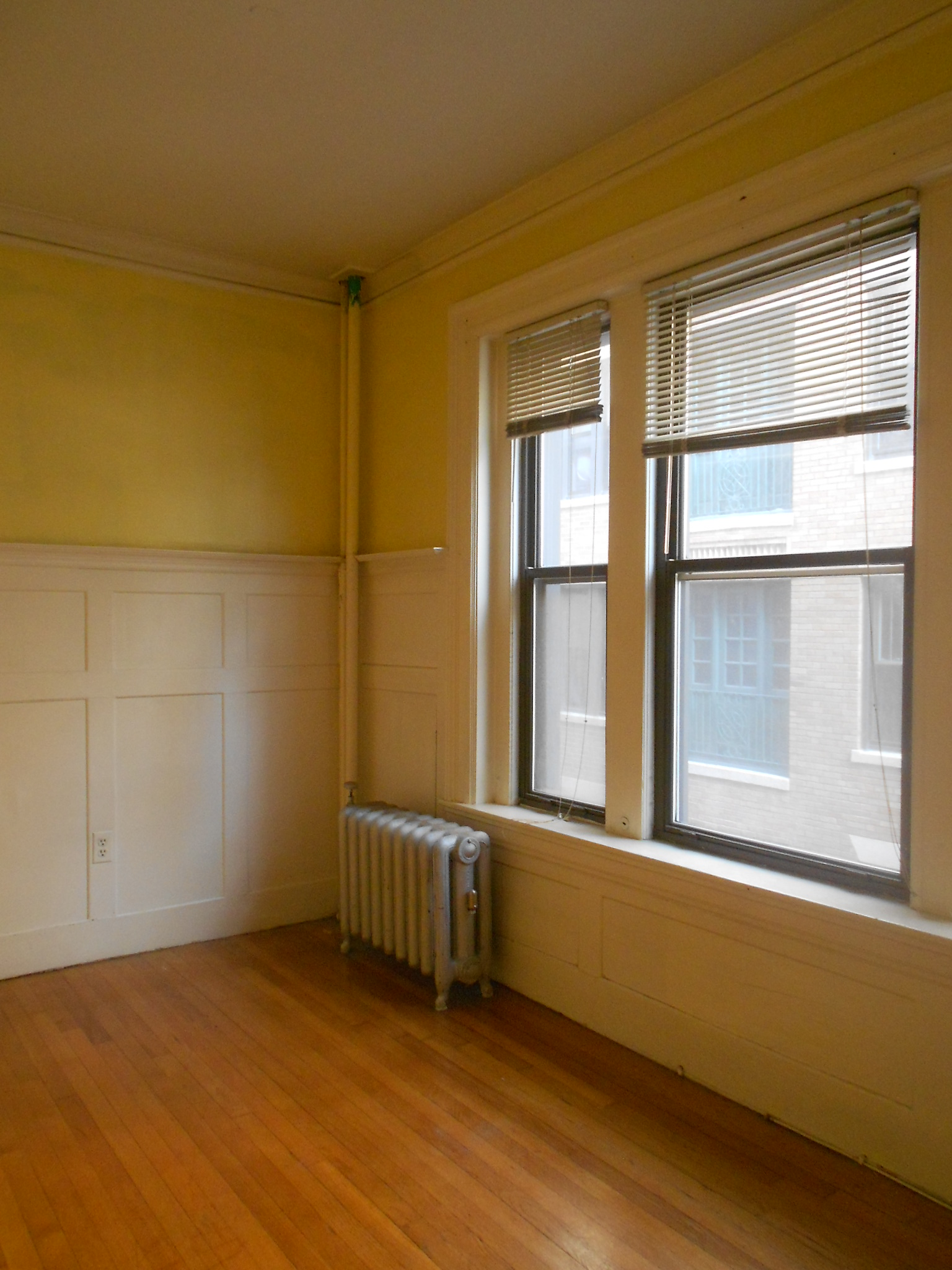 3 bed, 1 bath apartment for rent at 448 Park Dr Unit 8, Fenway — photo 3 of 12