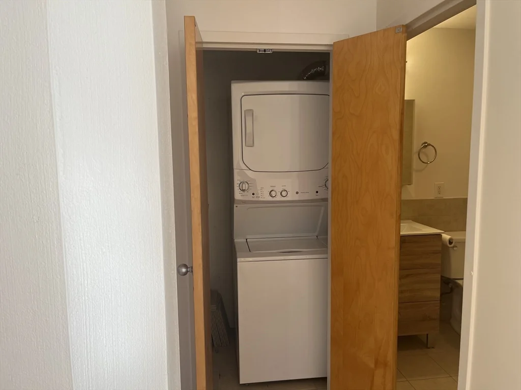 2 bed, 1 bath apartment for rent at 449-463 Washington Unit 7D, Midtown — photo 14 of 26