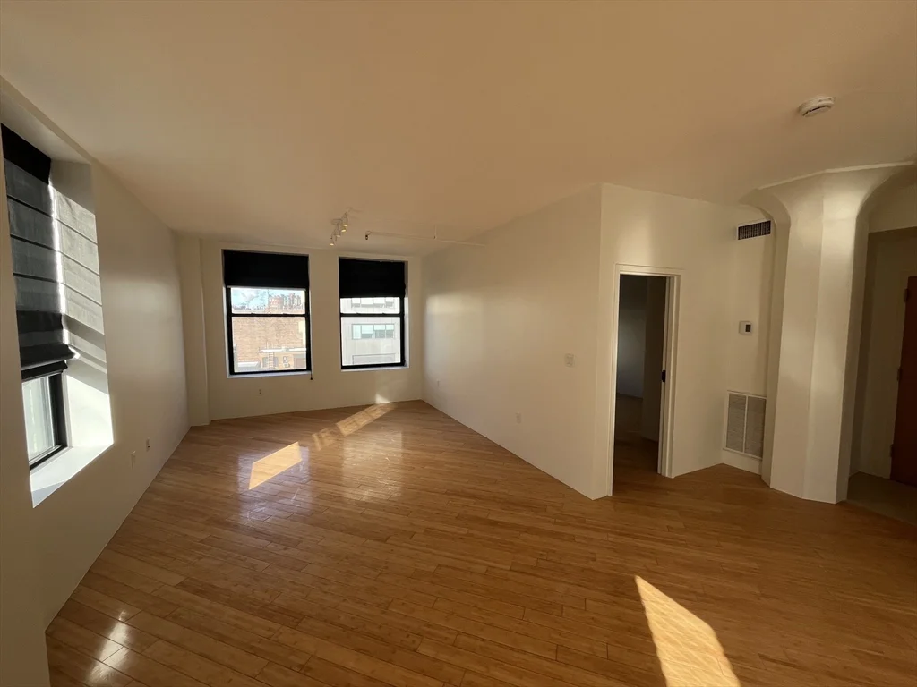 2 bed, 1 bath apartment for rent at 449-463 Washington Unit 7D, Midtown — photo 6 of 26