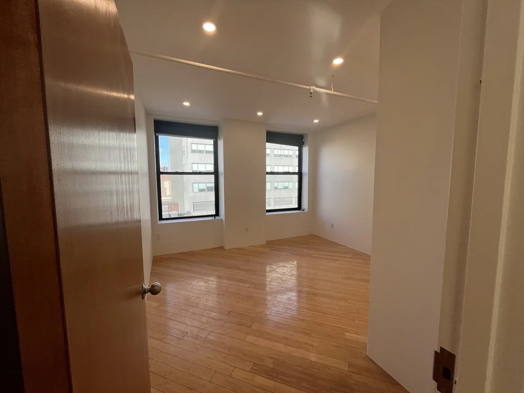 2 bed, 1 bath apartment for rent at 449-463 Washington Unit 7D, Midtown — photo 17 of 26