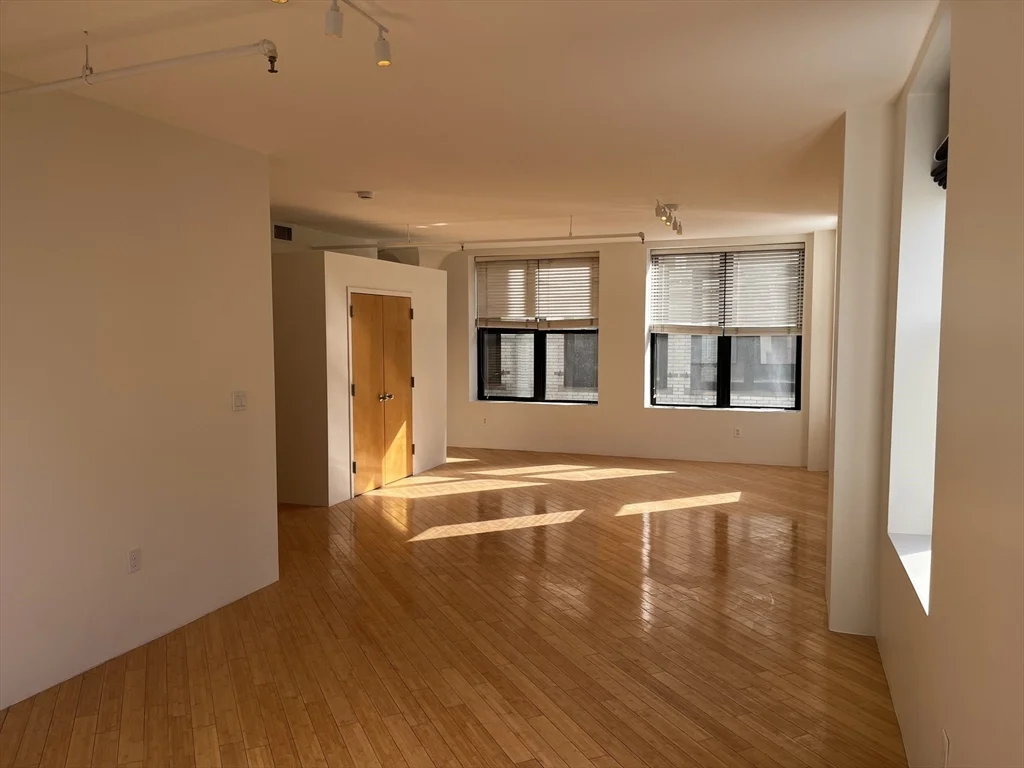 2 bed, 1 bath apartment for rent at 449-463 Washington Unit 7D, Midtown — photo 9 of 26