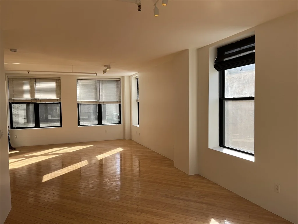 2 bed, 1 bath apartment for rent at 449-463 Washington Unit 7D, Midtown — photo 10 of 26