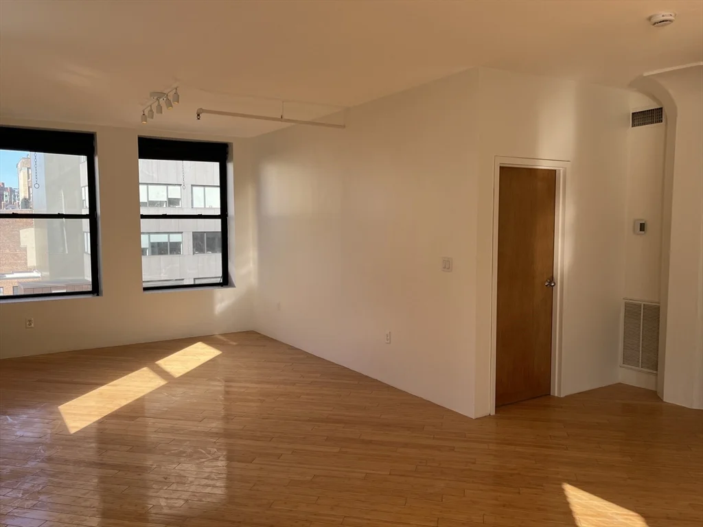 2 bed, 1 bath apartment for rent at 449-463 Washington Unit 7D, Midtown — photo 8 of 26