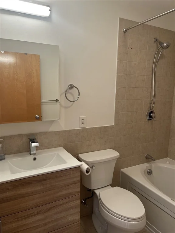 2 bed, 1 bath apartment for rent at 449-463 Washington Unit 7D, Midtown — photo 16 of 26
