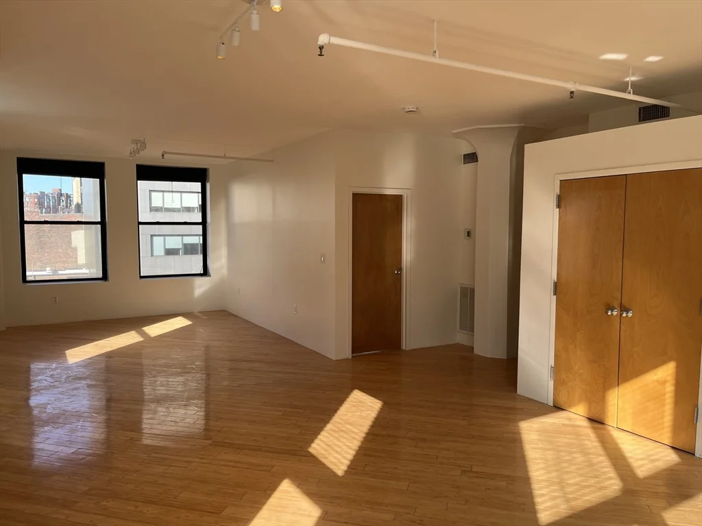 2 bed, 1 bath apartment for rent at 449-463 Washington Unit 7D, Midtown — photo 11 of 26