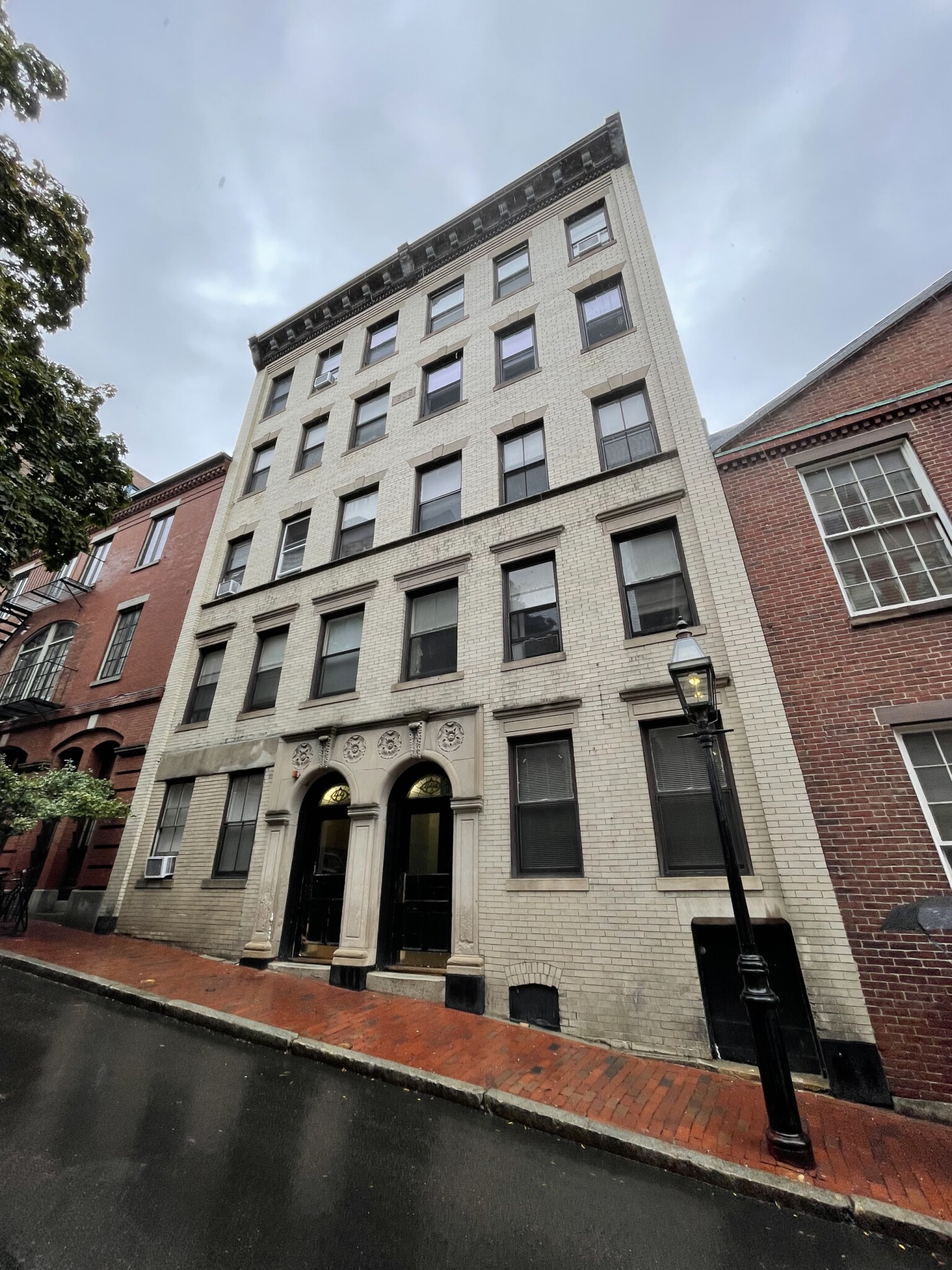 1 bed, 1 bath apartment for rent at 44A Joy St Unit 9, Beacon Hill