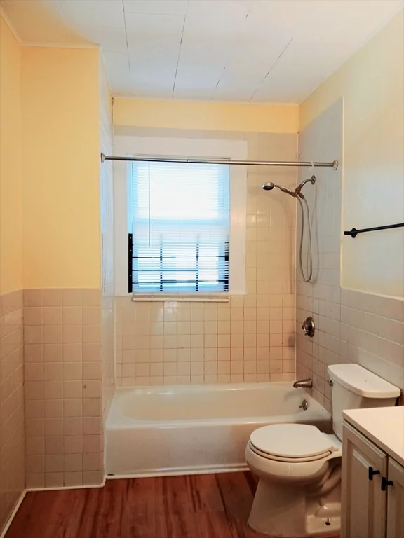 4 bed, 1 bath apartment for rent at 44B Park St Unit 3, Lynn — photo 8 of 9