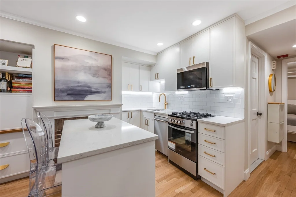 1 bed, 1 bath apartment for rent at 45 1/2 Garden St Unit 45H, Beacon Hill — photo 1 of 24