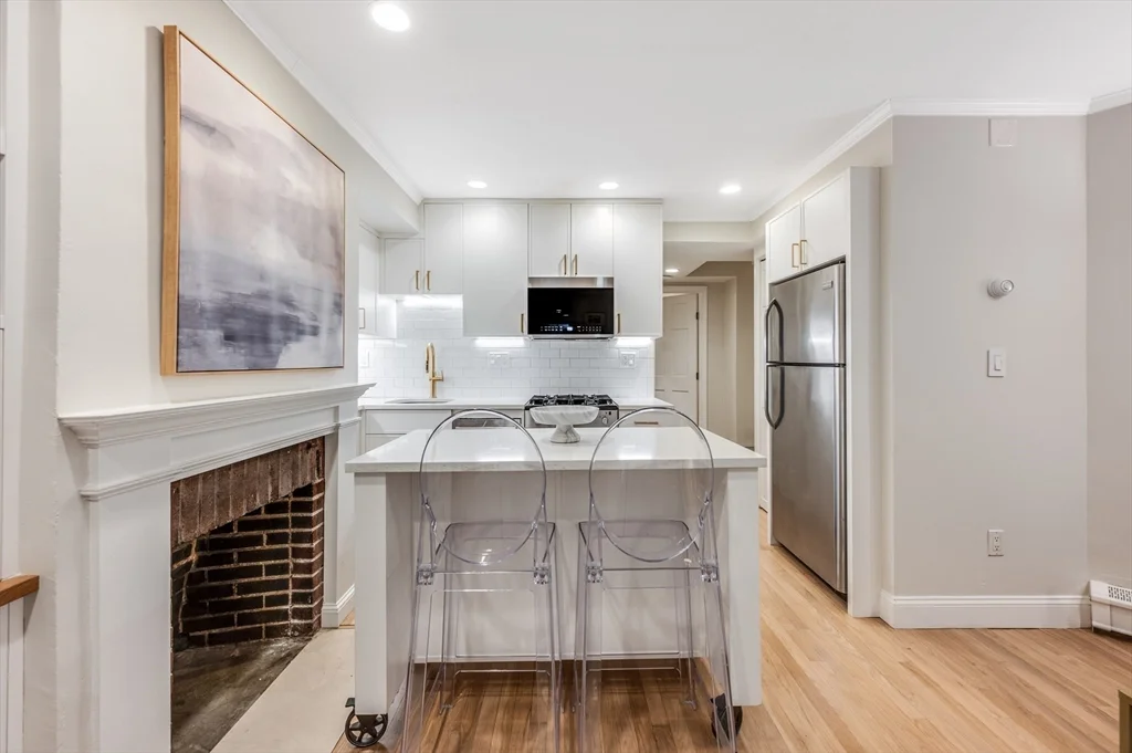 1 bed, 1 bath apartment for rent at 45 1/2 Garden St Unit 45H, Beacon Hill — photo 2 of 24