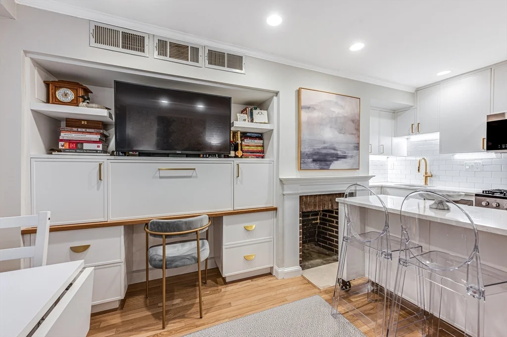 1 bed, 1 bath apartment for rent at 45 1/2 Garden St Unit 45H, Beacon Hill — photo 10 of 24