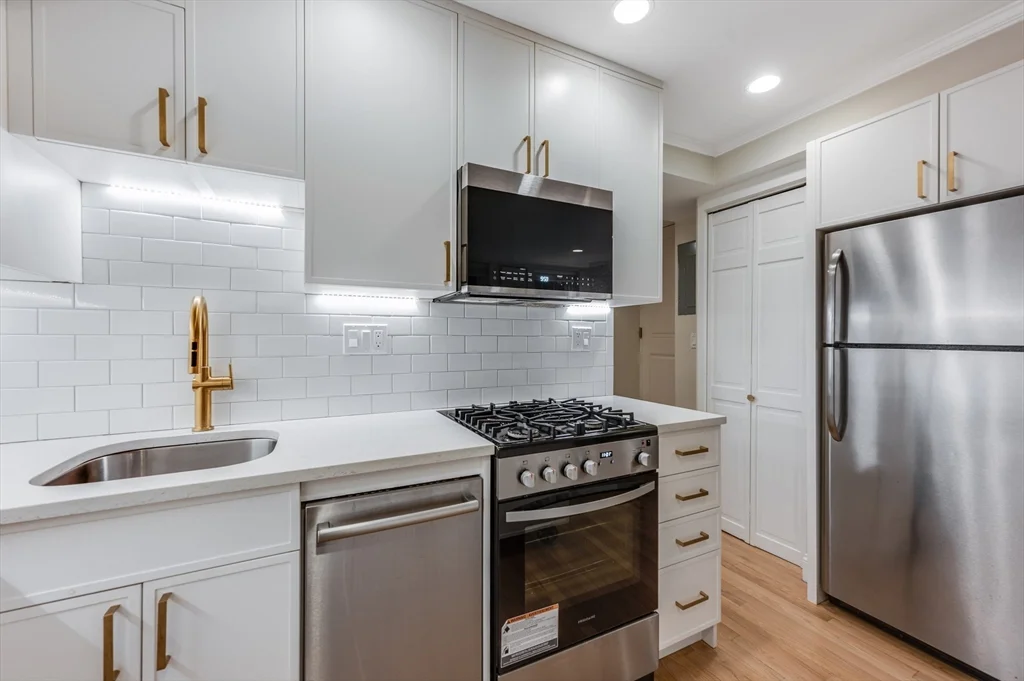 1 bed, 1 bath apartment for rent at 45 1/2 Garden St Unit 45H, Beacon Hill — photo 4 of 24