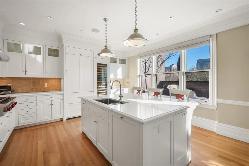 2 bed, 2 bath apartment for rent at 45-47 Commonwealth Ave Unit 5, Back Bay — photo 10 of 19