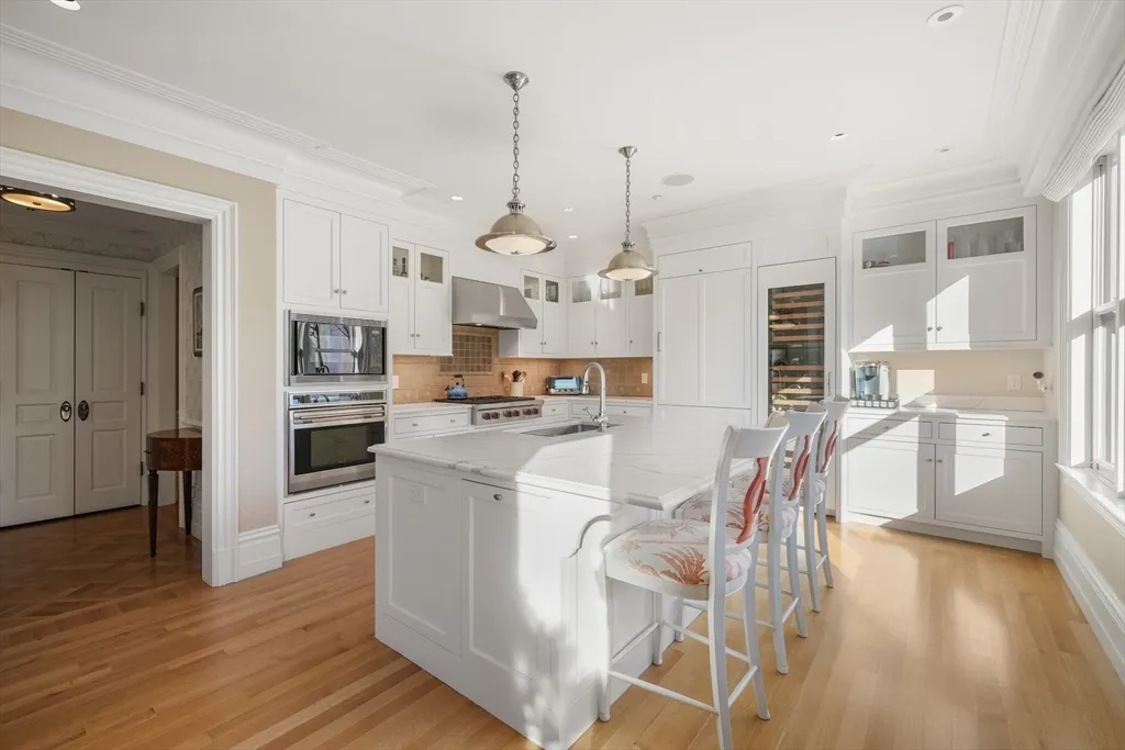 2 bed, 2 bath apartment for rent at 45-47 Commonwealth Ave Unit 5, Back Bay — photo 8 of 19