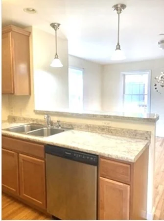 3 bed, 2 bath apartment for rent at 45-51 Liberty Unit 45, Lynn — photo 6 of 11