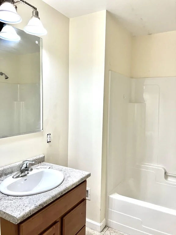 3 bed, 2 bath apartment for rent at 45-51 Liberty Unit 45, Lynn — photo 10 of 11