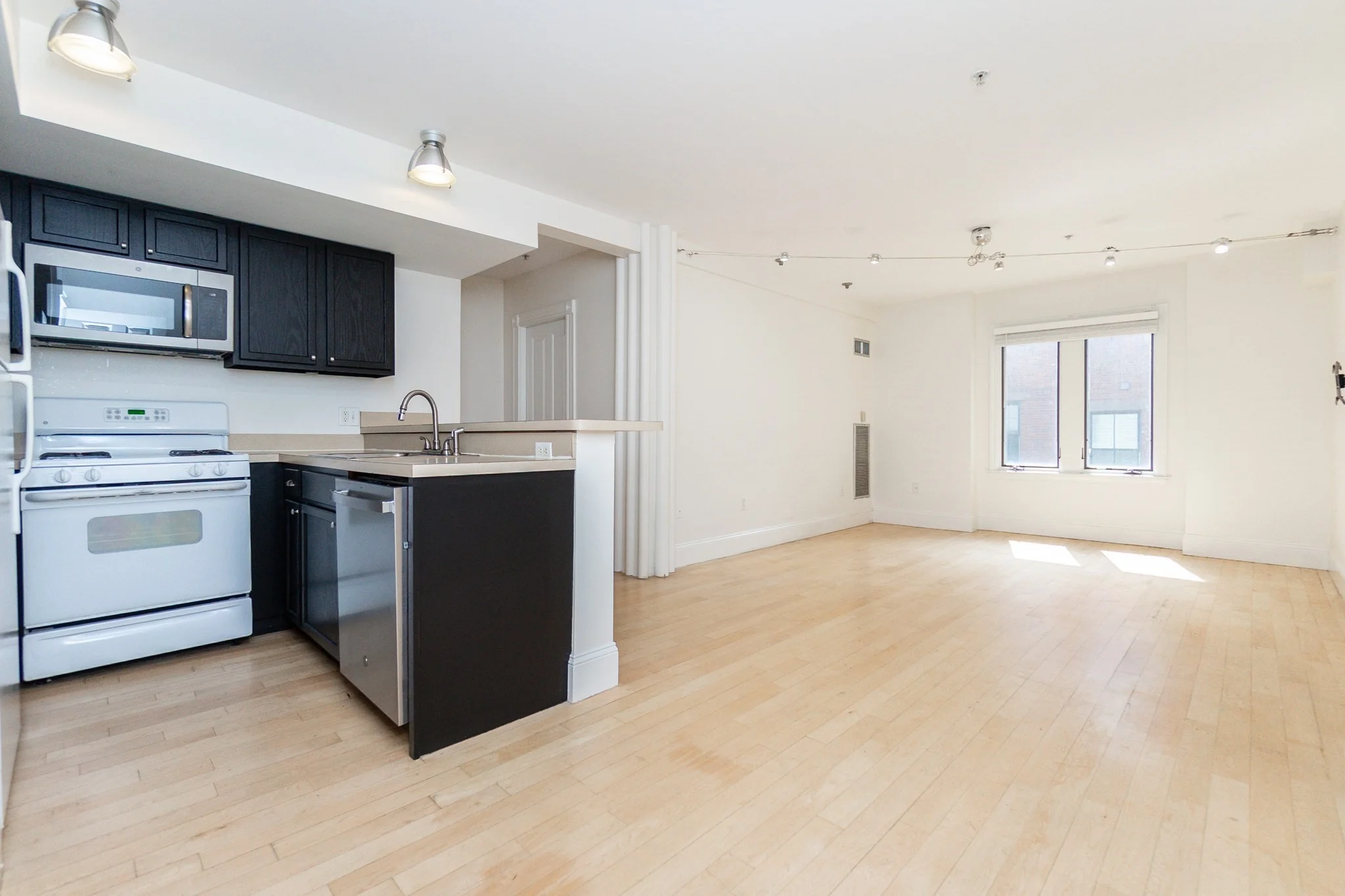 1 bed, 1 bath apartment for rent at 45-55 W Broadway Unit 208, South Boston — photo 6 of 17