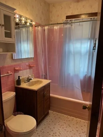 2 bed, 1 bath apartment for rent at 45 Alexander Ave Unit 2, Medford — photo 8 of 9