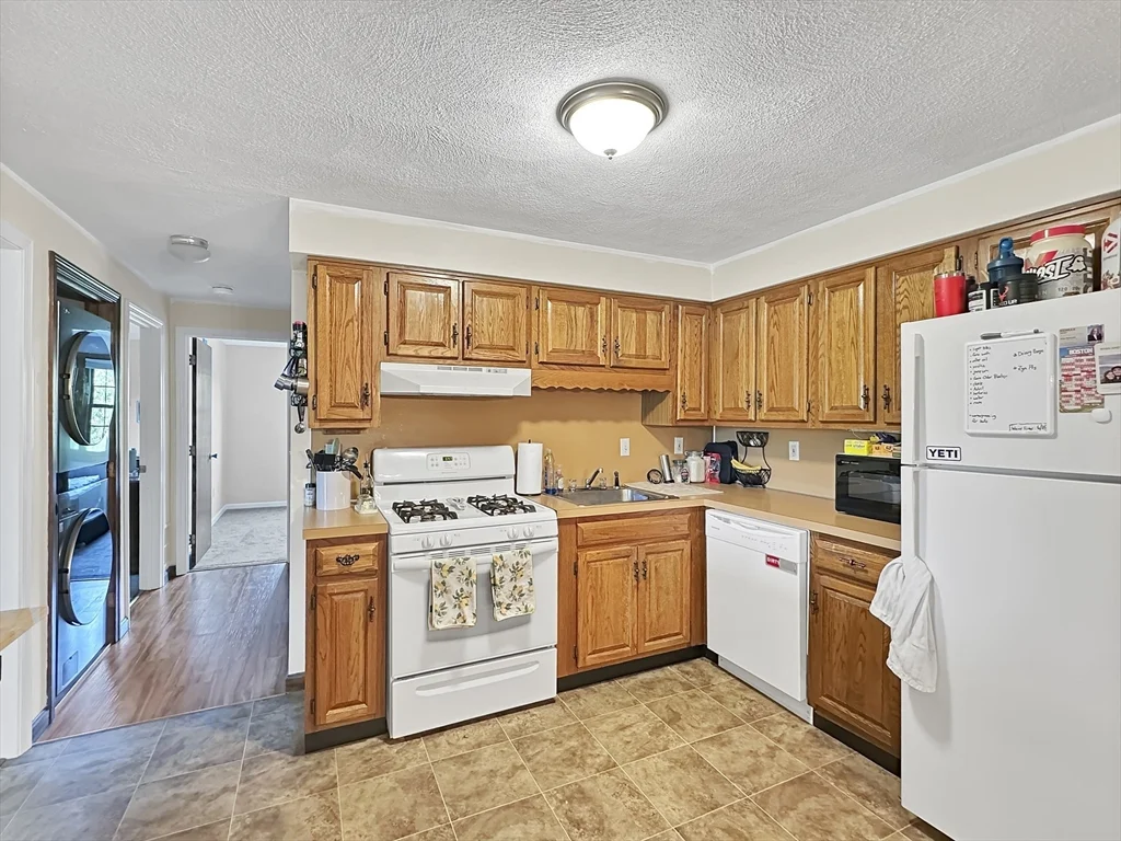 2 bed, 1 bath apartment for rent at 45 Apache Way Unit 45, Tewksbury — photo 3 of 11