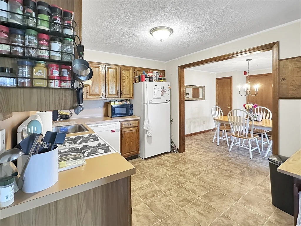 2 bed, 1 bath apartment for rent at 45 Apache Way Unit 45, Tewksbury — photo 6 of 11