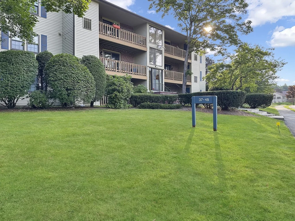 2 bed, 1 bath apartment for rent at 45 Apache Way Unit 45, Tewksbury — photo 1 of 11
