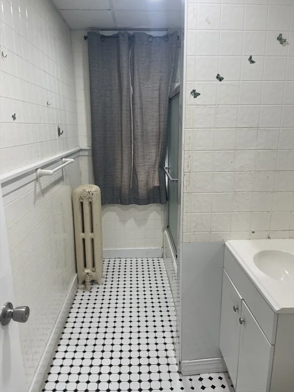 3 bed, 1 bath apartment for rent at 45 Bellevue St Unit 2, Lawrence — photo 4 of 25