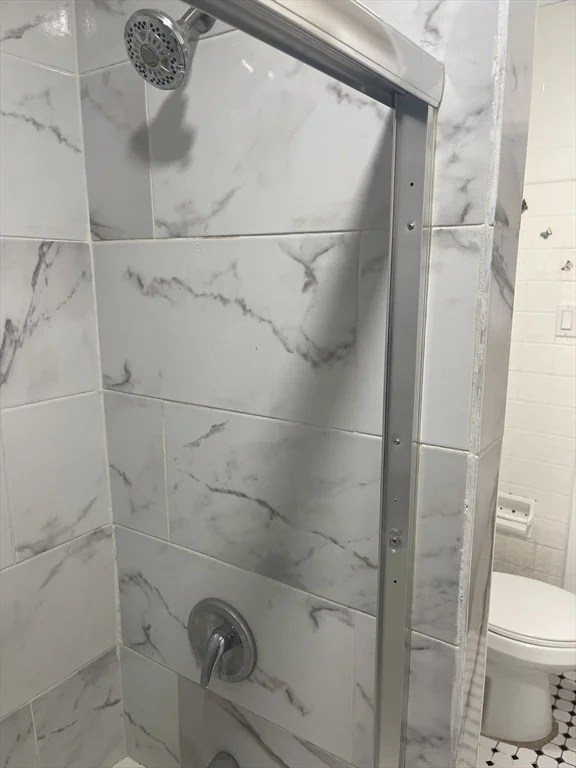 3 bed, 1 bath apartment for rent at 45 Bellevue St Unit 2, Lawrence — photo 1 of 25