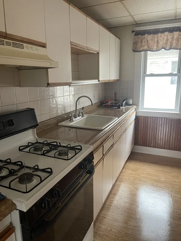 3 bed, 1 bath apartment for rent at 45 Bellevue St Unit 2, Lawrence — photo 5 of 25