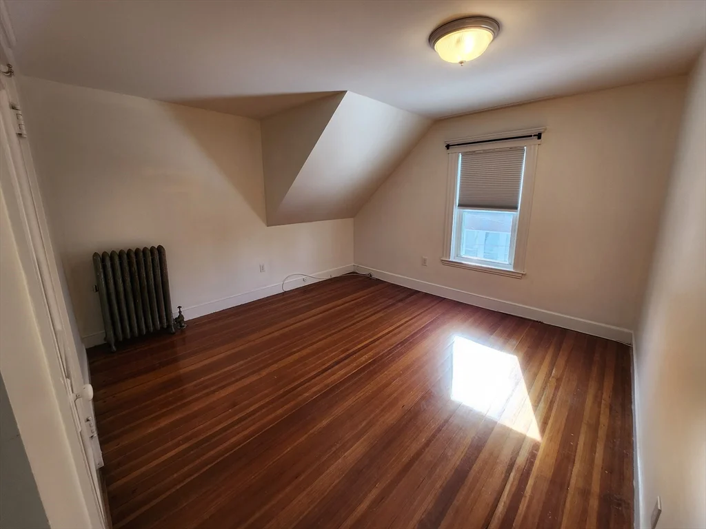 4 bed, 1 bath apartment for rent at 45 Blaney St Unit 2, Swampscott — photo 11 of 12