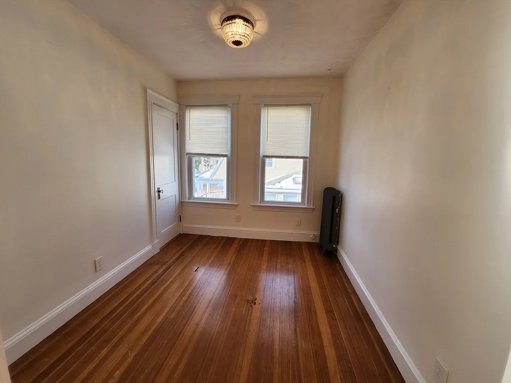 4 bed, 1 bath apartment for rent at 45 Blaney St Unit 2, Swampscott — photo 3 of 12