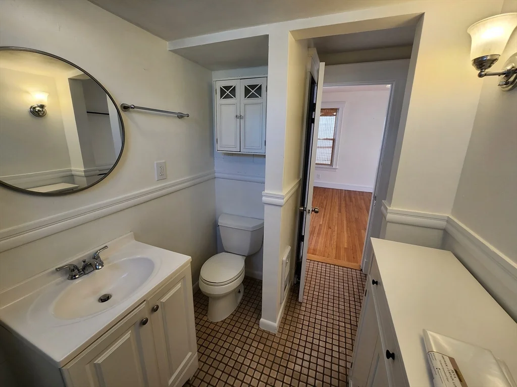 4 bed, 1 bath apartment for rent at 45 Blaney St Unit 2, Swampscott — photo 4 of 12