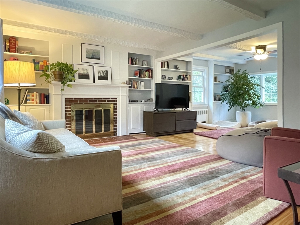 4 bed, 2 bath apartment for rent at 45 Bridge St, Lexington — photo 2 of 40