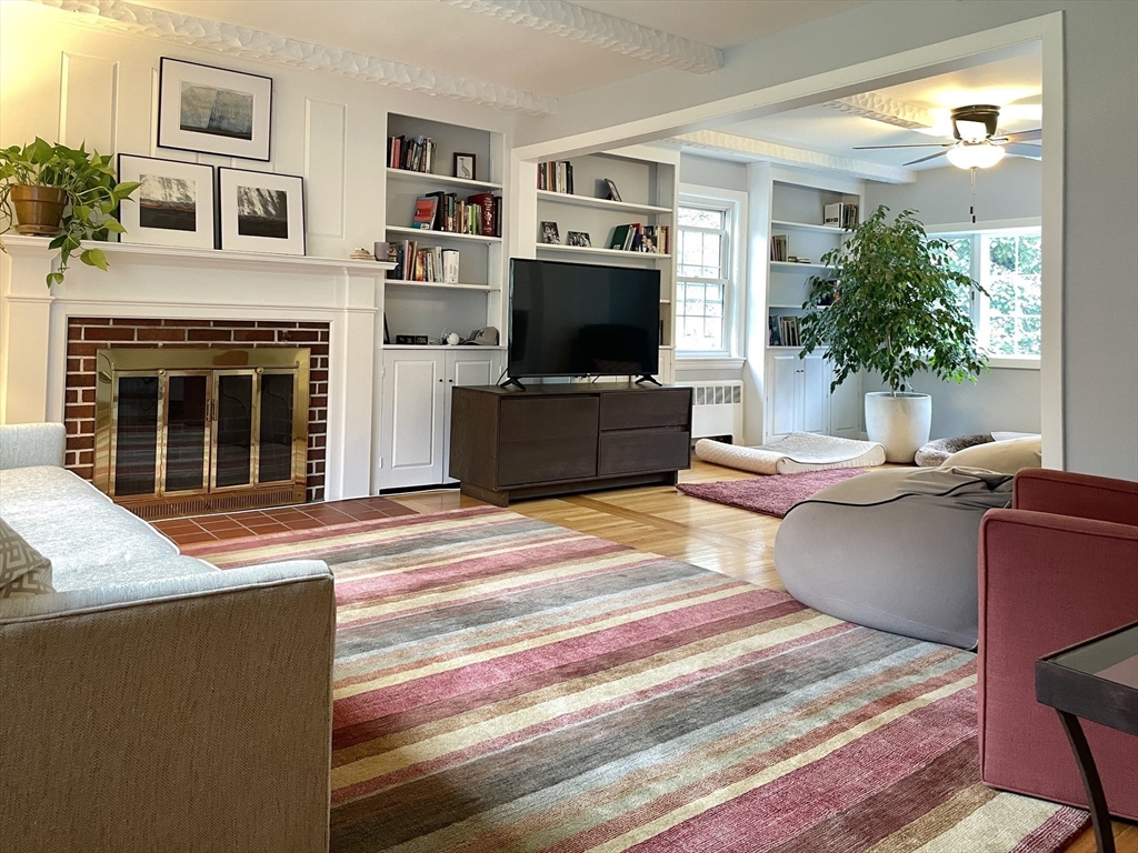 4 bed, 2 bath apartment for rent at 45 Bridge St, Lexington — photo 3 of 40