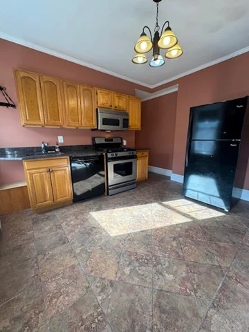 1 bed, 1 bath apartment for rent at 45 Broad St Unit 2, Salem — photo 3 of 16