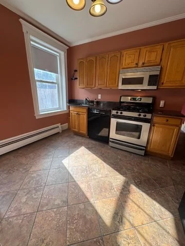 1 bed, 1 bath apartment for rent at 45 Broad St Unit 2, Salem — photo 2 of 16