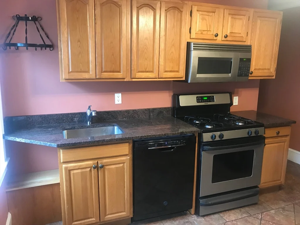 1 bed, 1 bath apartment for rent at 45 Broad St Unit 2, Salem — photo 4 of 16