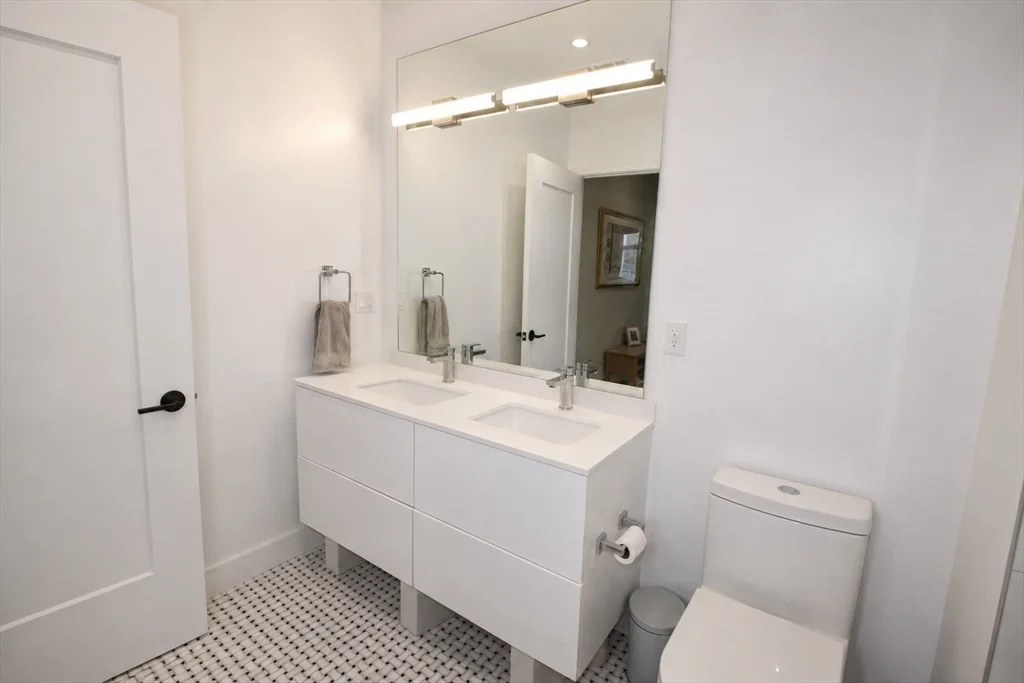 3 bed, 2 bath apartment for rent at 45 Burnett Unit 206, Jamaica Plain — photo 9 of 12